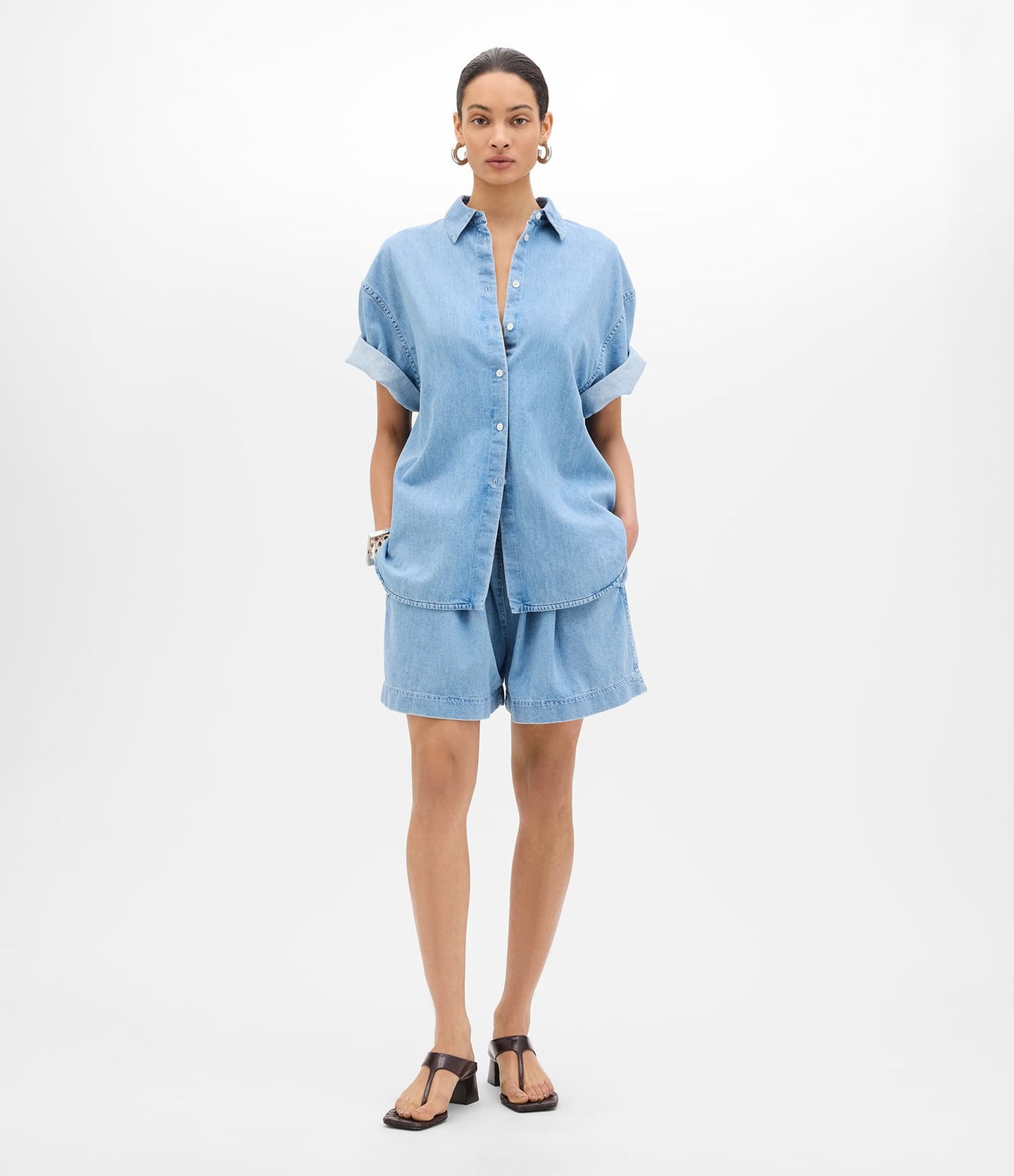 Another Tomorrow Chambray Short Sleeve Shirt in Light Blue Wash – Denim Women's Trousers