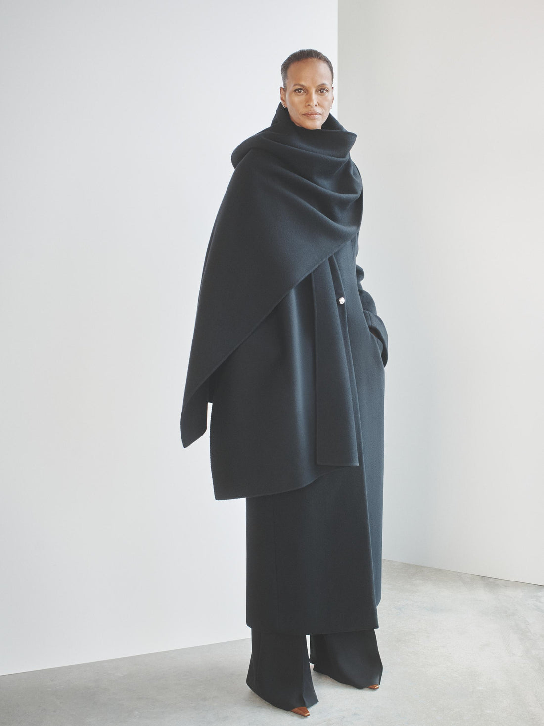 Cashmere Deep V Scarf Coat | Black image 2