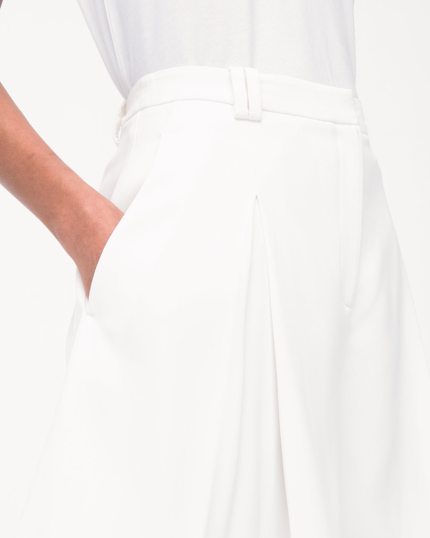 Another Tomorrow Fluid Pleated Short in Off White – Viscose Women's Trousers