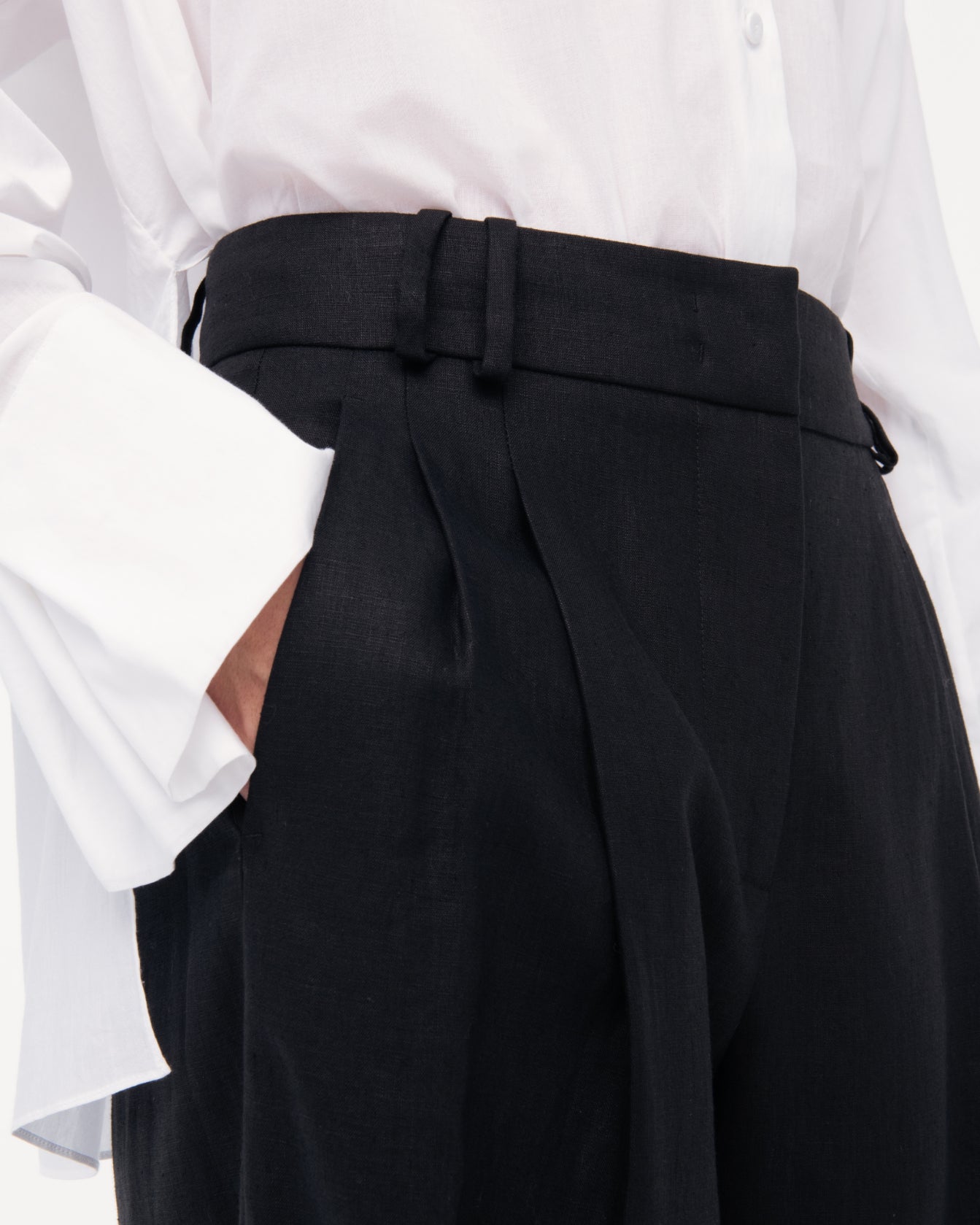 Summer Pleated Trouser | Black in black