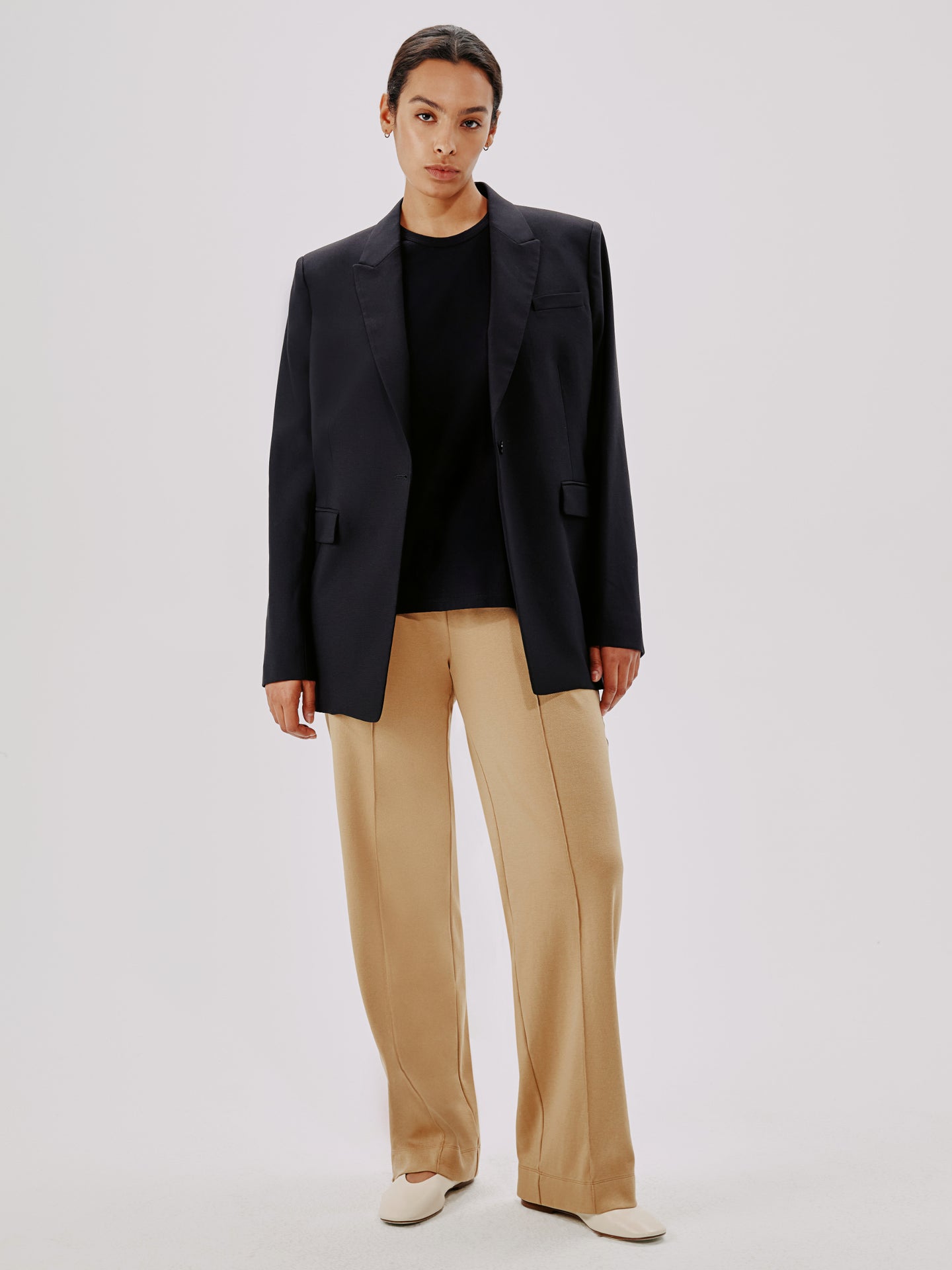 Sleeveless Tee | Black in black