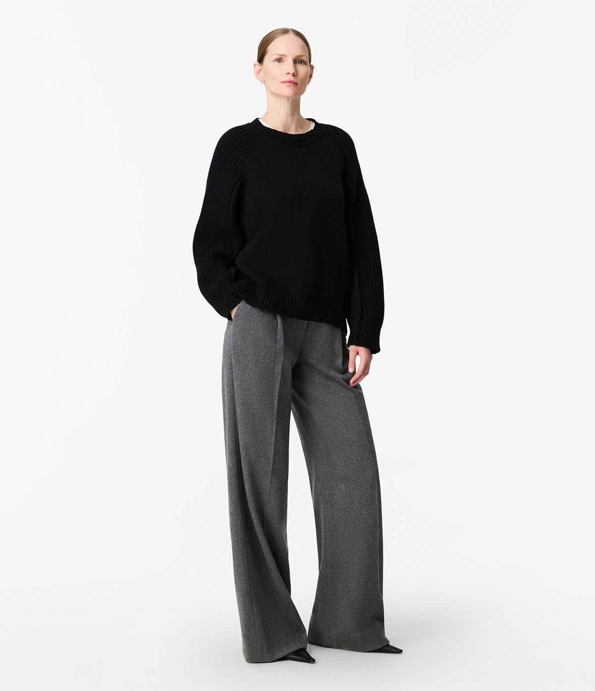 Another Tomorrow Cashmere Oversized Crewneck in Black – Cashmere Women's Knitwear