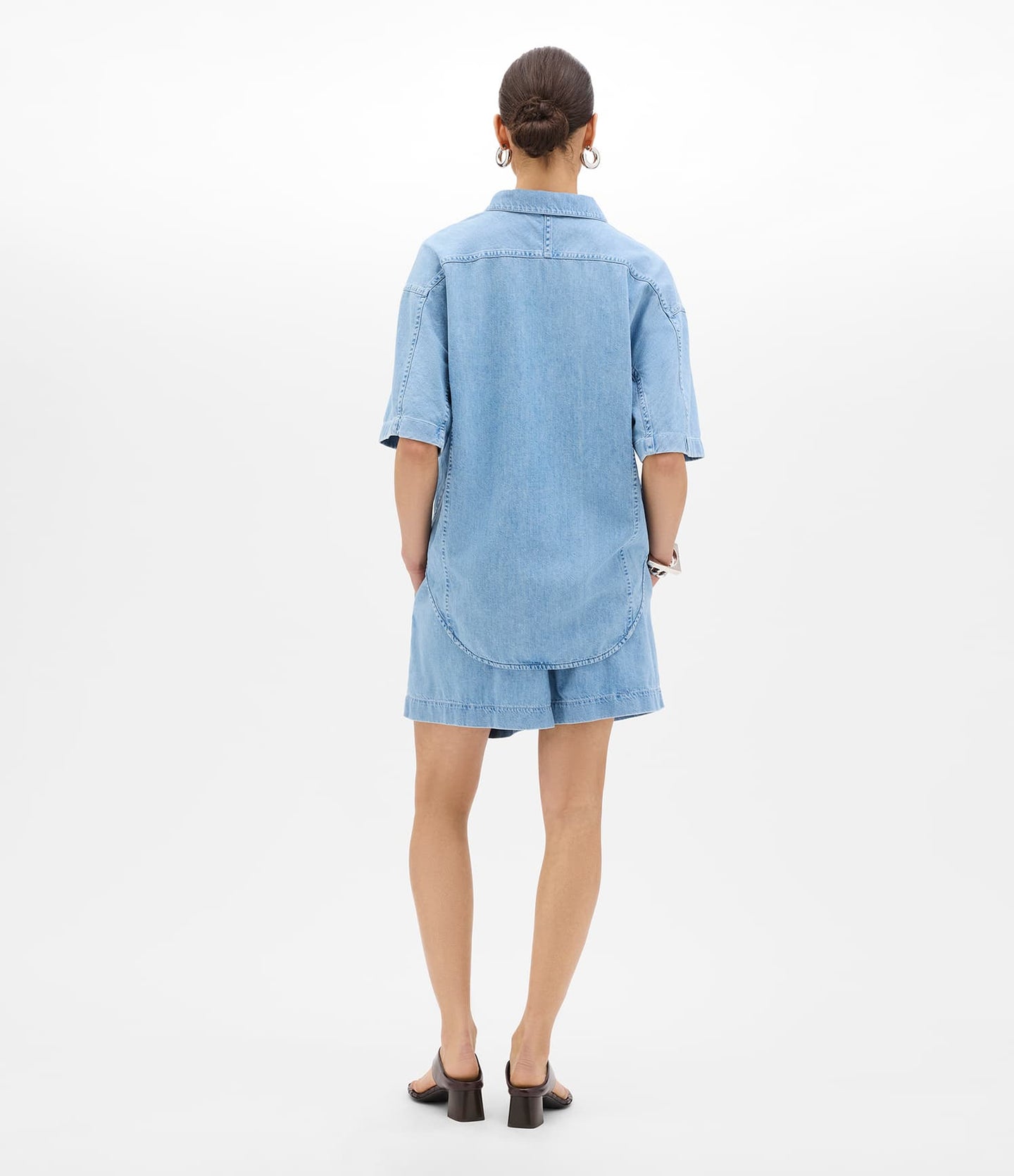 Another Tomorrow Chambray Short Sleeve Shirt in Light Blue Wash – Denim Women's Trousers