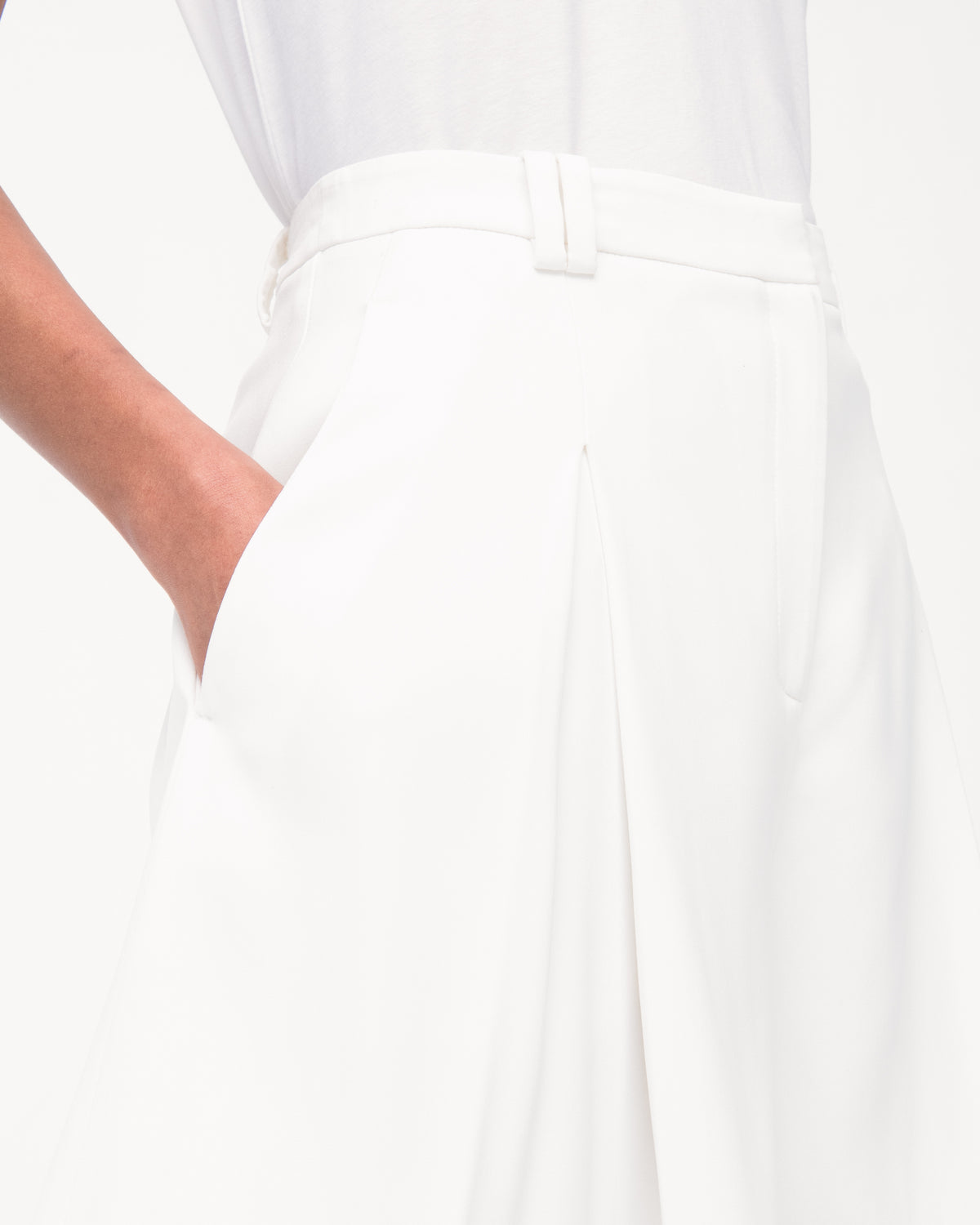 Another Tomorrow Fluid Pleated Short in Off White – Viscose Women's Trousers