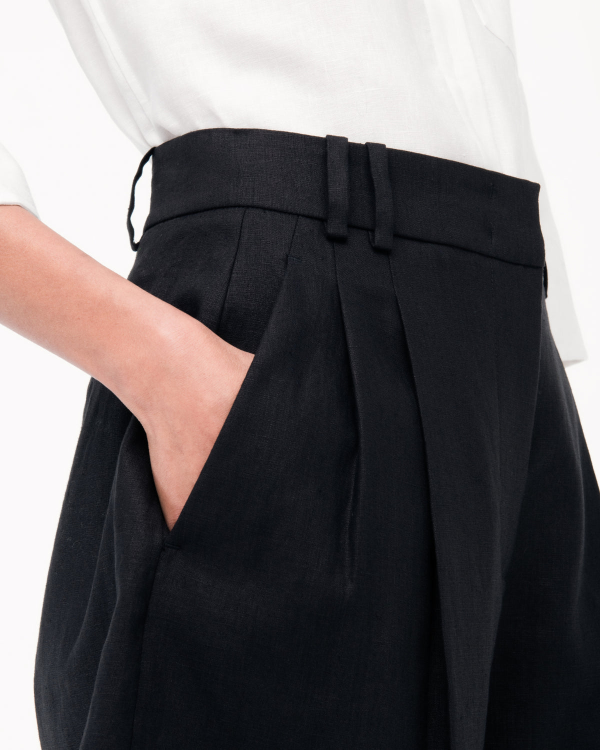 Another Tomorrow Linen Pleated Short in Black – Linen Women's Trousers